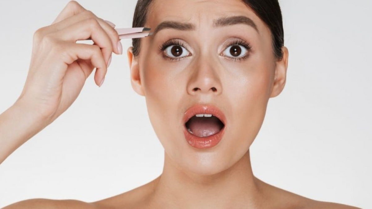 Comment teindre vos sourcils en blanc de manière naturelle