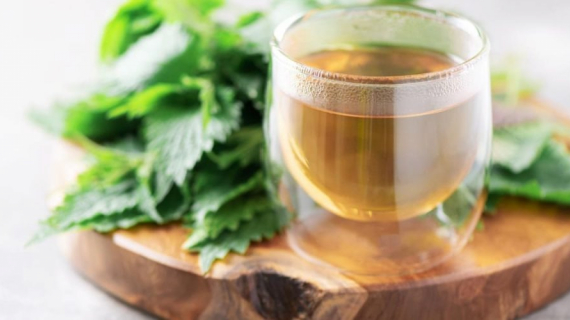 Illustration : Comment la tisane détox ventre plat peut vous aider ?